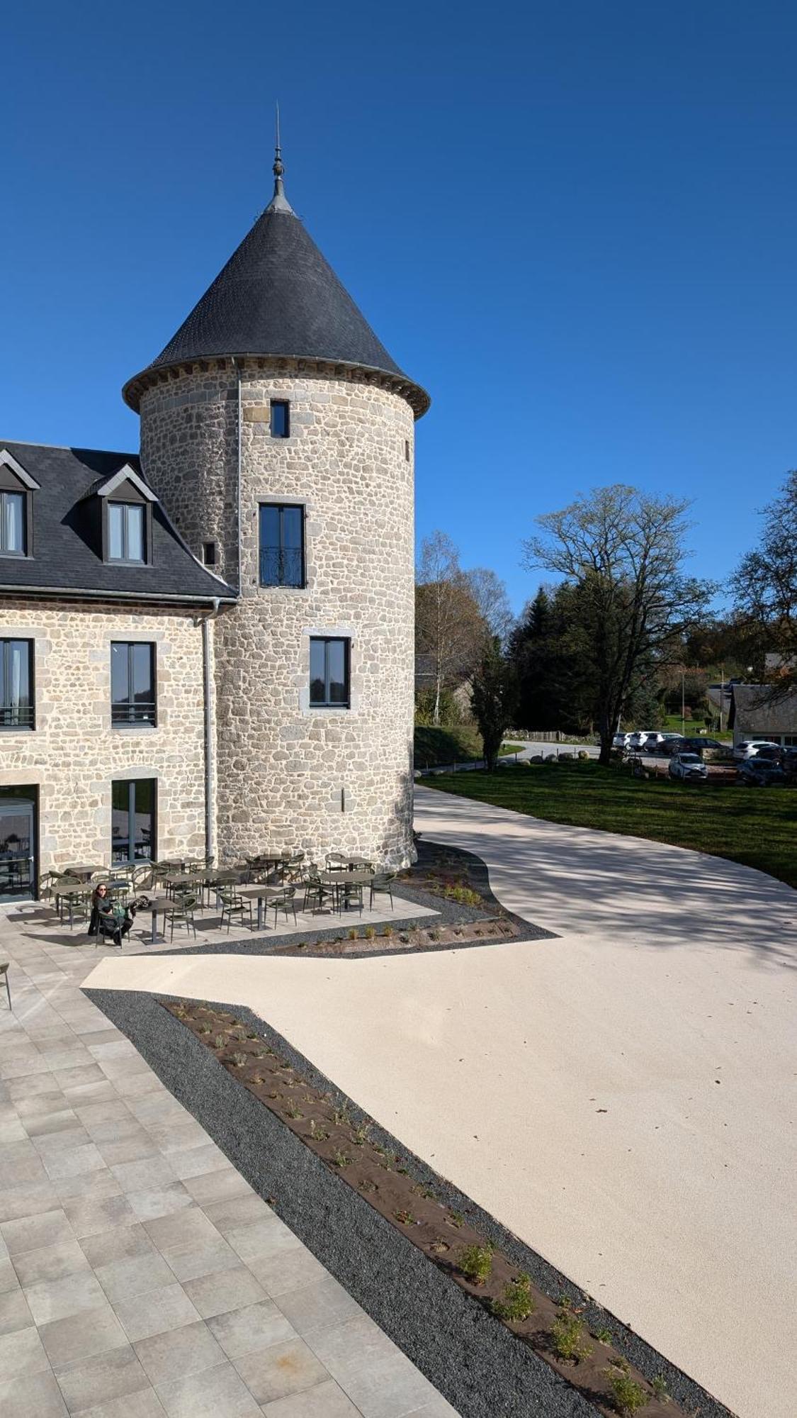 Chateau Du Theil Ussel  Exterior photo